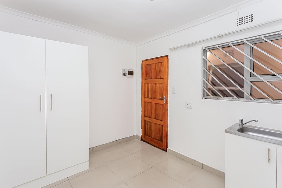 8 Bedroom Property for Sale in Phoenix Western Cape